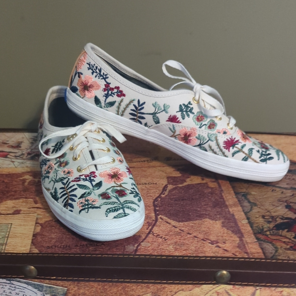 Keds White Sneakers Classic Canvas Design